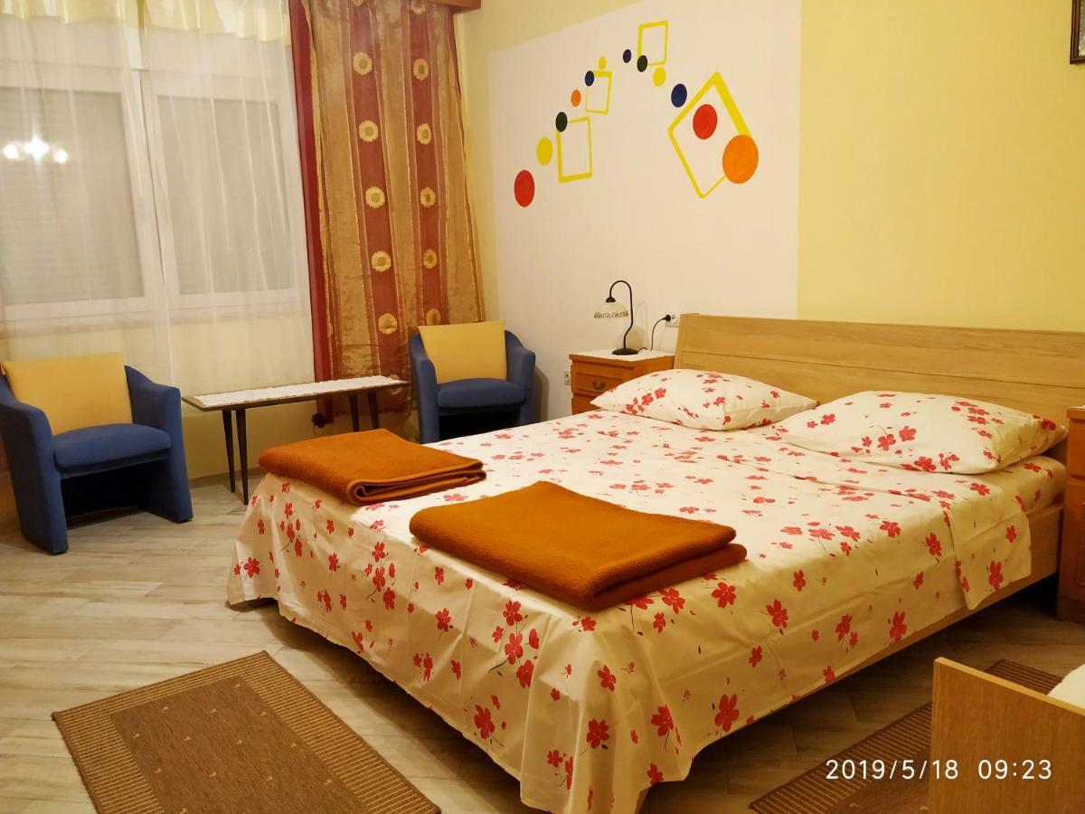 Apartments Maricic 200 Meters From The Beach Novi Vinodolski Exterior foto