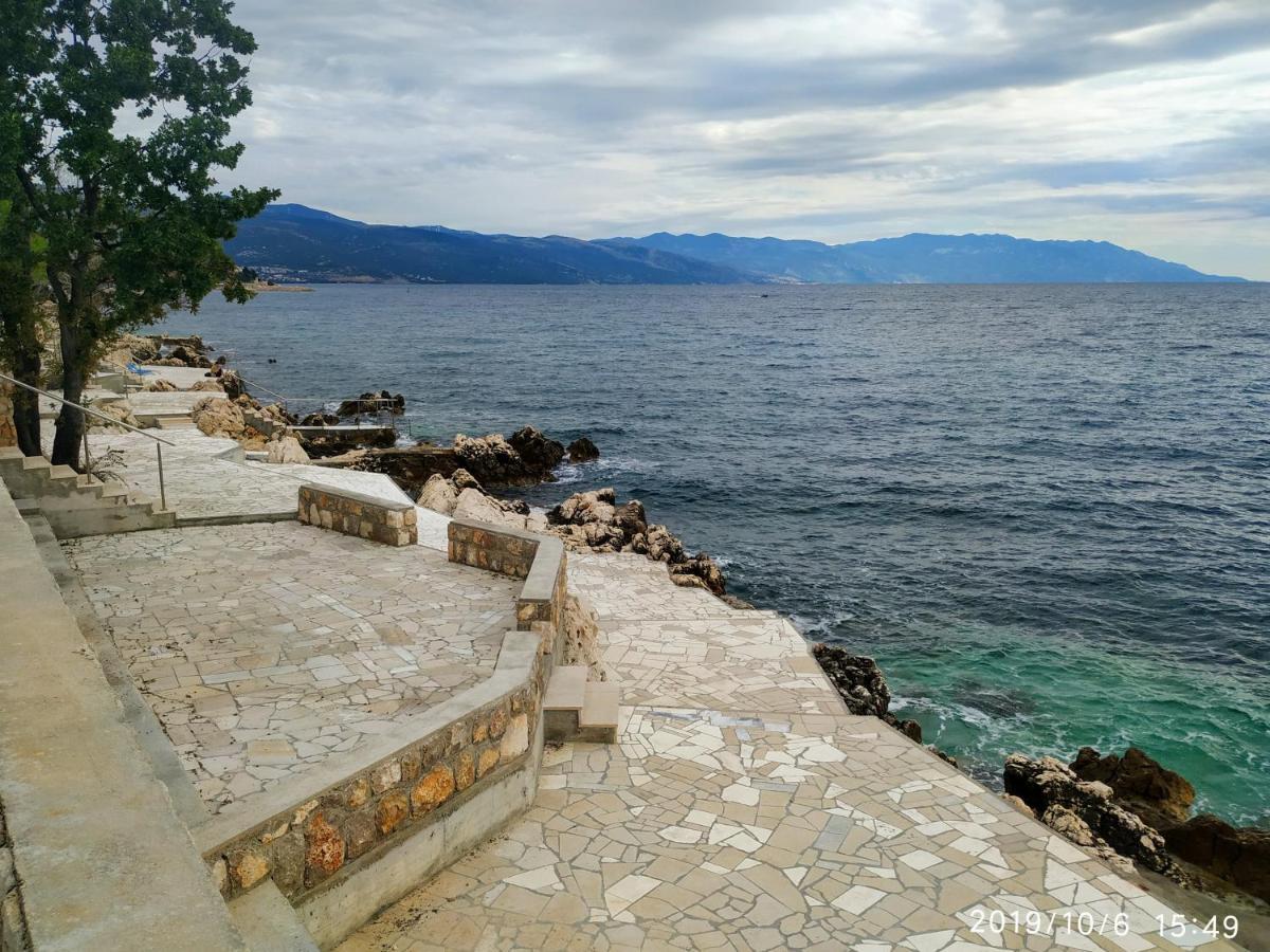 Apartments Maricic 200 Meters From The Beach Novi Vinodolski Exterior foto